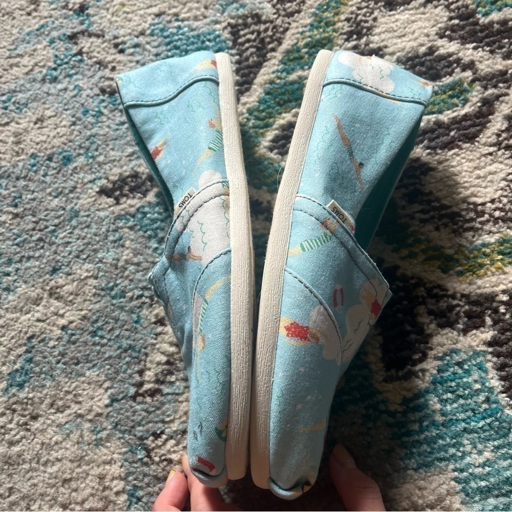 Light blue swimming themed Tom’s flat shoes - Picture 6 of 8